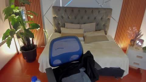 Snapshot of saraandsofi02 chatting on January 2025 08:02:01 AM sofia gomez420 online show from January 2025 08:02:01 AM