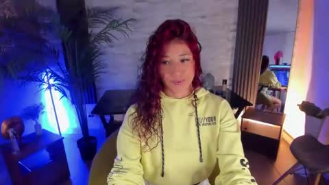 Snapshot of saraandsofi02 chatting on February 2025 01:53:02 AM sofia gomez420 online show from February 2025 01:53:02 AM