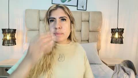 Snapshot of sarablonde_t chatting on May 2026 11:00:01 PM sarablonde_t online show from May 2026 11:00:01 PM