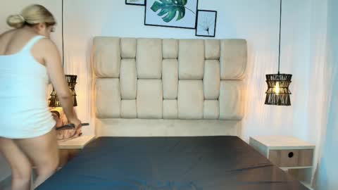 Snapshot of sarablonde_t chatting on June 2026 07:40:02 PM sarablonde_t online show from June 2026 07:40:02 PM
