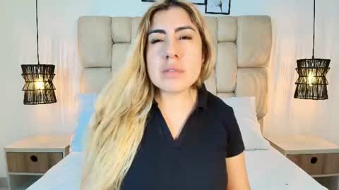 Snapshot of sarablonde_t chatting on June 2026 11:24:02 PM sarablonde_t online show from June 2026 11:24:02 PM