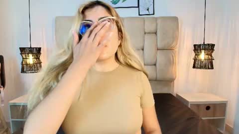 Snapshot of sarablonde_t chatting on June 2026 08:01:02 PM sarablonde_t online show from June 2026 08:01:02 PM