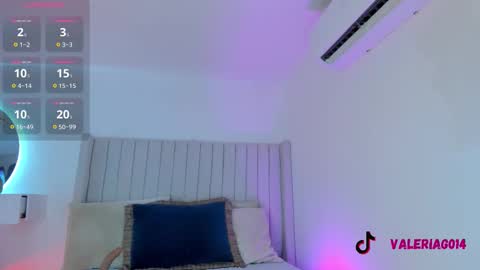 Sarah Bonneth online show from November 2025 11:09:02 AM