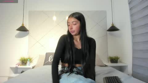 sarah_collens_ online show from June 2026 10:49:01 AM