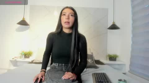 sarah_collens_ online show from June 2026 11:24:02 AM