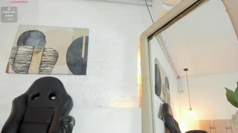 Snapshot of sarah_gothicgirl chatting on May 2026 08:58:02 PM sarah_gothicgirl online show from May 2026 08:58:02 PM