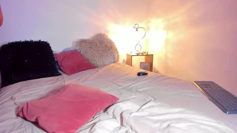 Sarah and Erik online show from November 2025 01:27:01 AM