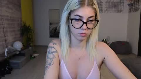 sarahcamsx online show from June 2026 08:57:01 PM