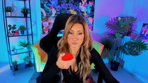 Divine Sarah NONUDE model online show from December 2024 11:50:02 AM