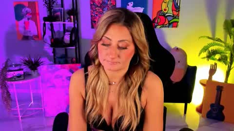 Divine Sarah NONUDE model online show from October 2025 01:01:02 PM