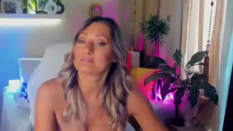 Snapshot of sarahholly chatting on June 2026 11:47:02 AM Divine Sarah NONUDE model online show from June 2026 11:47:02 AM