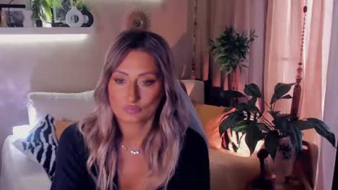 Snapshot of sarahholly chatting on July 2026 08:07:01 AM Divine Sarah NONUDE model online show from July 2026 08:07:01 AM