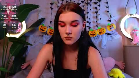 Sarah  online show from November 2025 09:28:01 PM