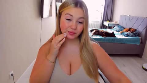 Snapshot of sarahmils chatting on April 2026 01:46:02 PM Sarah online show from April 2026 01:46:02 PM