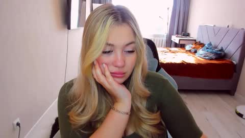 Snapshot of sarahmils chatting on April 2026 01:31:02 PM Sarah online show from April 2026 01:31:02 PM