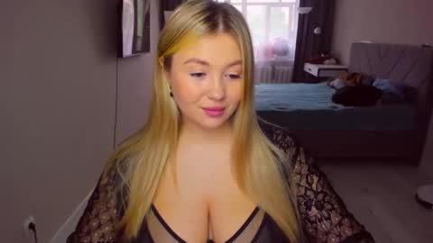 Snapshot of sarahmils chatting on May 2026 01:19:01 PM Sarah online show from May 2026 01:19:01 PM