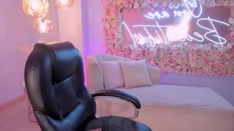 Sarah Rhodes online show from January 2026 05:27:02 PM