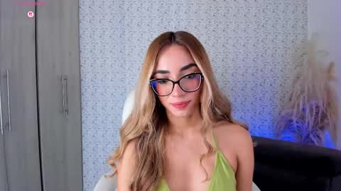 Snapshot of sarajonesxxx chatting on November 2025 04:40:02 PM Sara jones online show from November 2025 04:40:02 PM