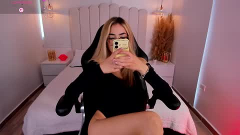 Snapshot of sarajonesxxx chatting on May 2026 05:40:02 PM Sara jones online show from May 2026 05:40:02 PM