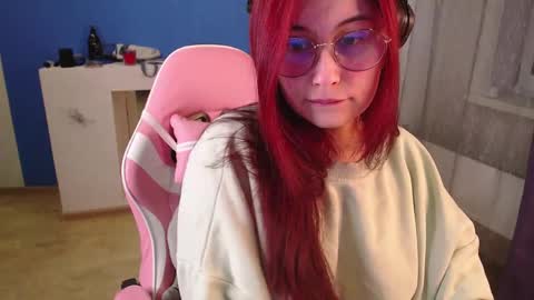 Snapshot of sarakinski chatting on April 2026 02:20:01 PM Sara online show from April 2026 02:20:01 PM