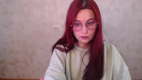 Snapshot of sarakinski chatting on May 2026 08:20:01 AM Sara online show from May 2026 08:20:01 AM