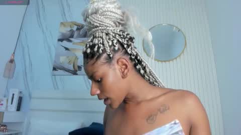 Snapshot of saralewwis chatting on February 2026 10:38:01 AM Sara Lewis online show from February 2026 10:38:01 AM