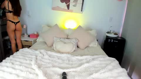 Snapshot of saramartinezz_ chatting on June 2026 01:25:02 PM Sara Martinez online show from June 2026 01:25:02 PM