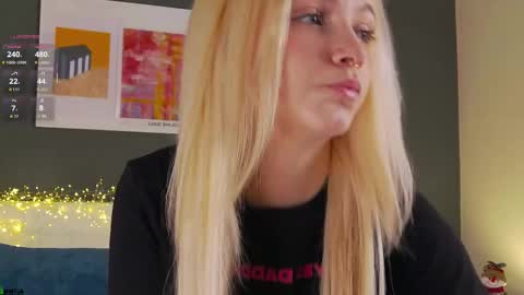 saramist online show from December 2025 01:33:02 AM