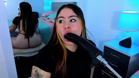 sararendon online show from December 2025 03:43:02 PM