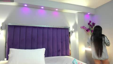 Sara   online show from October 2025 10:43:02 PM