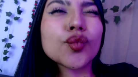 sarastonesx online show from June 2026 10:34:02 PM