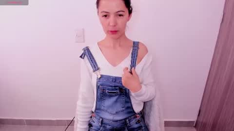 Snapshot of sarasweet_4 chatting on July 2026 01:03:01 PM Sara online show from July 2026 01:03:01 PM
