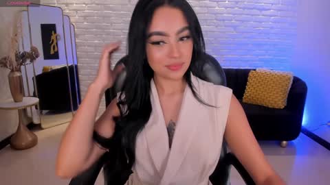 Sara Winstone online show from December 2024 11:03:02 AM