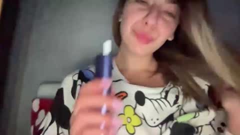 Sarrah online show from November 2025 10:26:01 PM