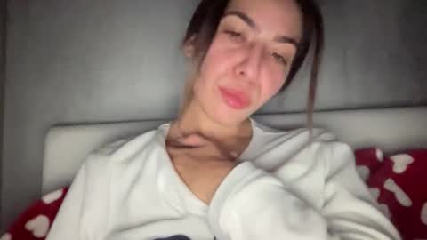 Sarrah online show from November 2025 09:59:01 PM