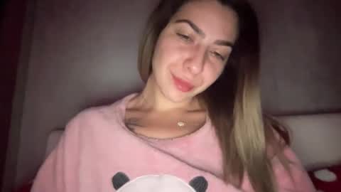 Sarrah online show from November 2025 10:22:02 PM