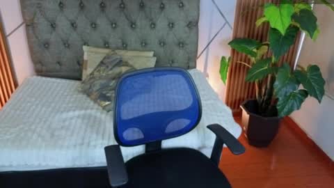 sasha_gracee_ online show from April 2026 01:12:02 PM