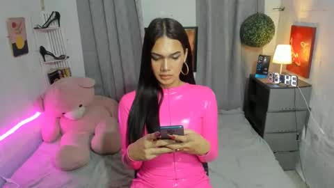 Snapshot of sashahuwanna chatting on February 2025 04:00:01 PM ESTELLA online show from February 2025 04:00:01 PM