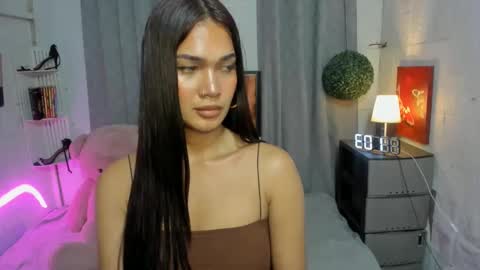 Snapshot of sashahuwanna chatting on February 2025 04:56:02 PM ESTELLA online show from February 2025 04:56:02 PM