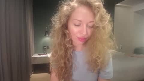 Sasha online show from November 2025 11:33:02 AM