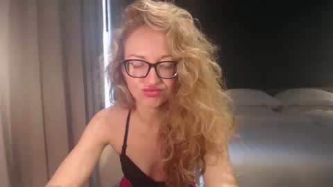 Sasha online show from November 2025 04:22:02 AM