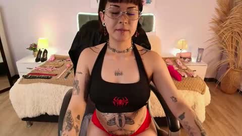 Snapshot of saskia_vellour chatting on May 2026 07:20:02 PM saskia_vellour online show from May 2026 07:20:02 PM