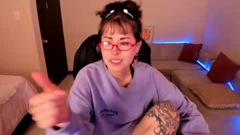 Snapshot of saskia_vellour chatting on June 2026 05:20:02 AM saskia_vellour online show from June 2026 05:20:02 AM