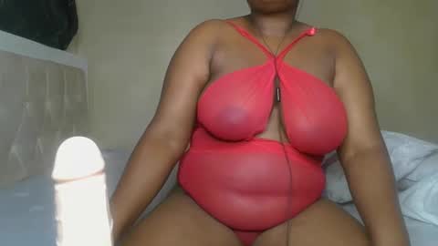 Snapshot of sassie_bee chatting on December 2024 11:24:01 PM sassie_bee online show from December 2024 11:24:01 PM
