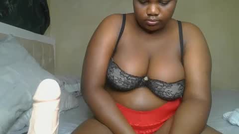Snapshot of sassie_bee chatting on December 2024 01:51:01 AM sassie_bee online show from December 2024 01:51:01 AM