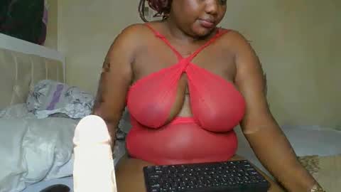 Snapshot of sassie_bee chatting on January 2025 02:42:01 AM sassie_bee online show from January 2025 02:42:01 AM