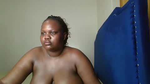 Snapshot of sassie_bee chatting on September 2025 05:15:02 PM sassie_bee online show from September 2025 05:15:02 PM