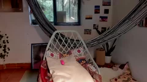 Snapshot of sassy_xyou chatting on March 2025 09:35:01 PM Ms. Oh   online show from March 2025 09:35:01 PM