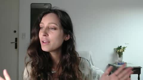 Lilah online show from December 2025 01:20:02 PM