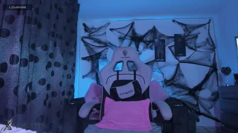    im expecting 300 thumbs up on my altar online show from October 2025 12:29:01 AM